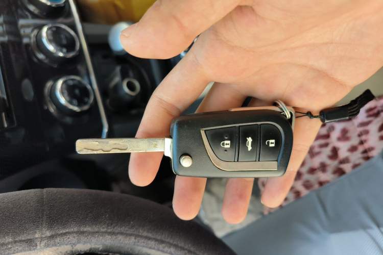 Used Toyota Corolla 2014 1.6L CVT GL-i Vehicle Key
