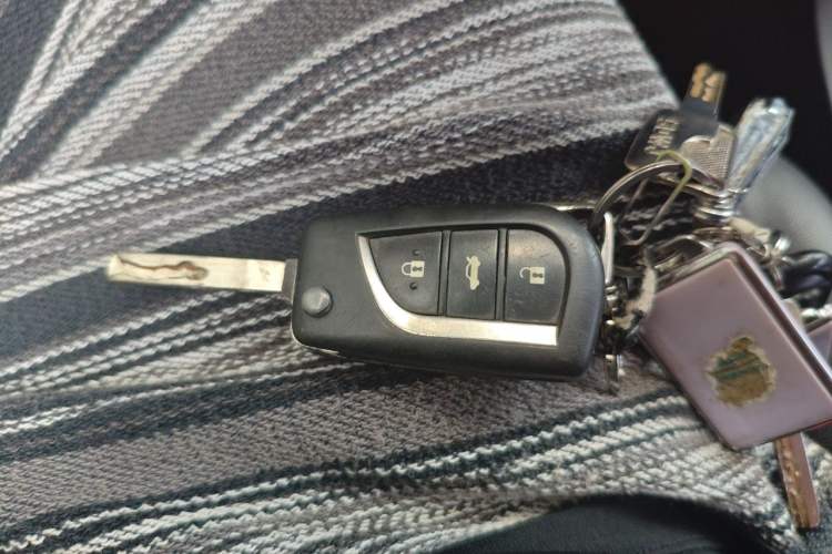 Used Toyota Corolla 2014 1.6L CVT GL Vehicle Key
