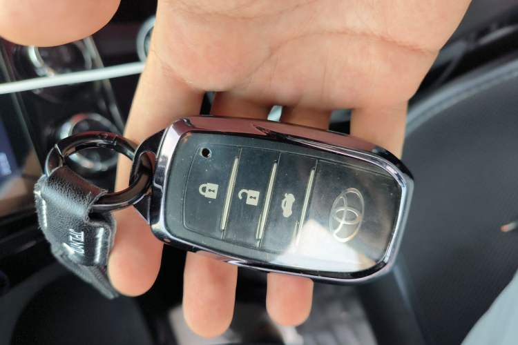 Used Toyota Corolla 2014 1.6L CVT GL-i Vehicle Key