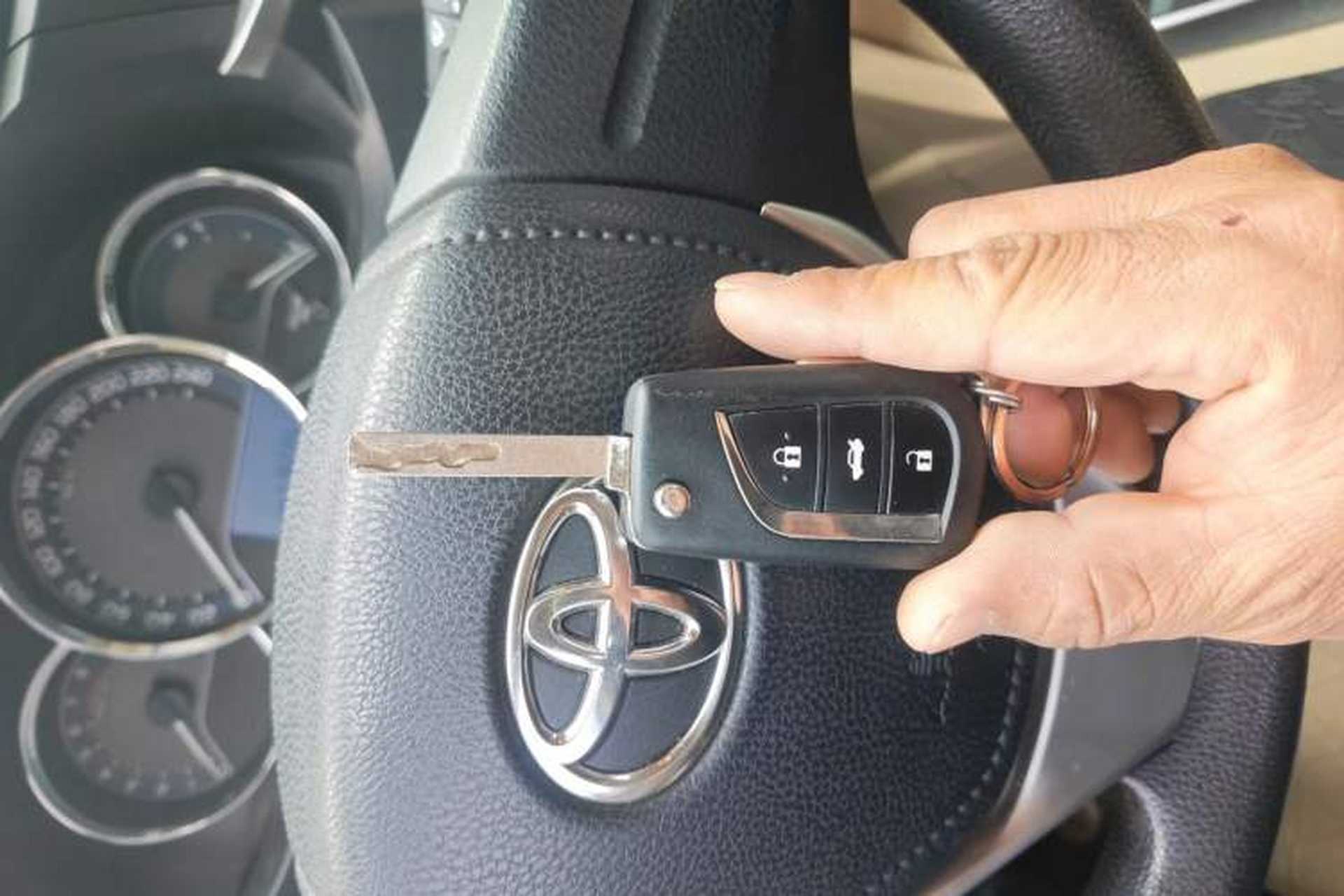 Used Toyota Corolla 2014 1.6L CVT GL Vehicle Key