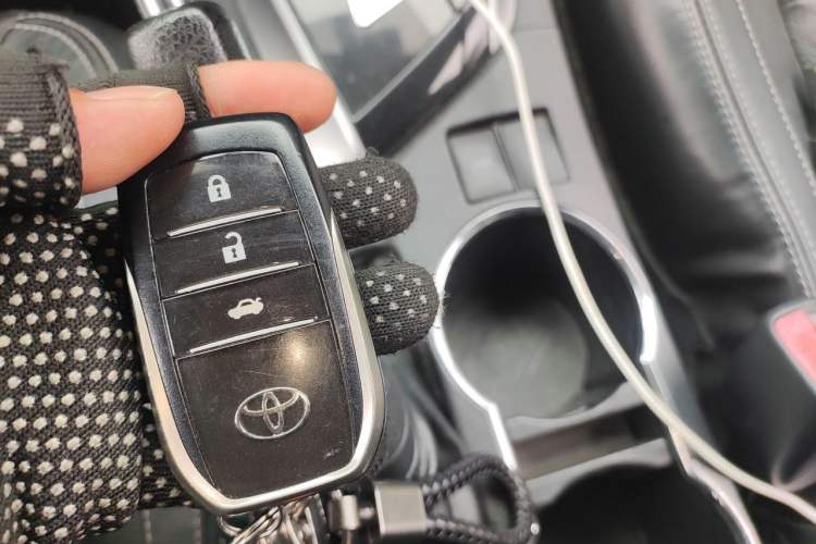 Used Toyota Corolla 2014 1.8L CVT GLX-i Vehicle Key