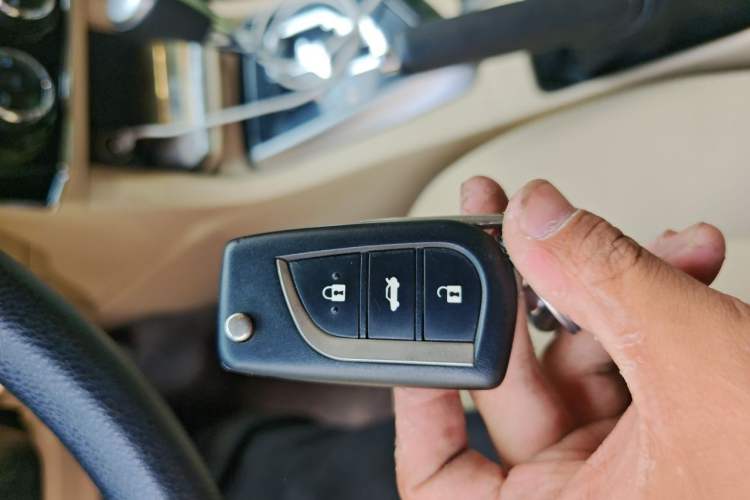 Used Toyota Corolla 2014 1.6L CVT GL Vehicle Key