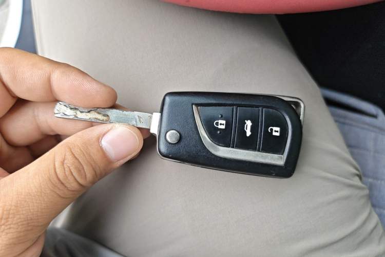 Used Toyota Corolla 2014 1.6L CVT GL-i Vehicle Key