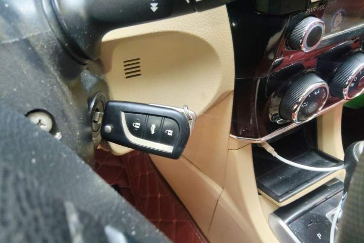 Used Toyota Corolla 2014 1.6L CVT GL Vehicle Key