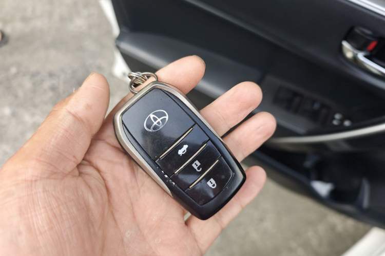 Used Toyota Corolla 2014 1.8L CVT GLX-i Vehicle Key