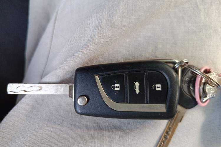 Used Toyota Corolla 2014 1.6L CVT GL-i Leather Edition Vehicle Key