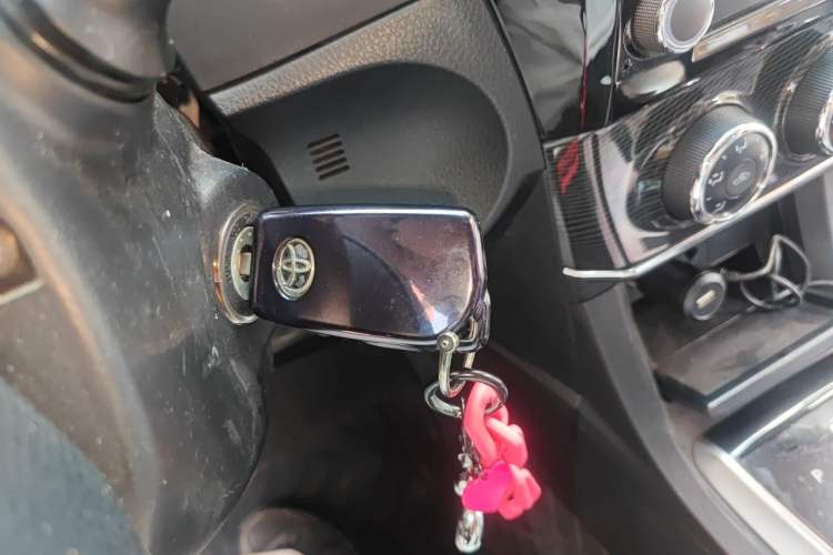 Used Toyota Corolla 2014 1.6L CVT GL-i Vehicle Key