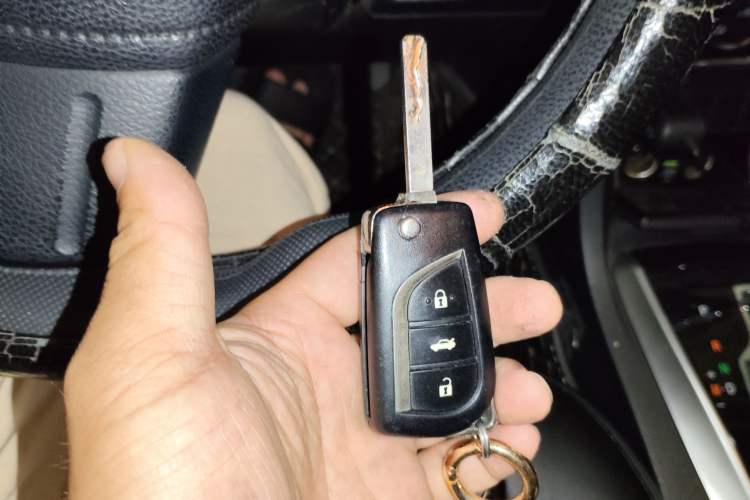 Used Toyota Corolla 2014 1.6L CVT GL Vehicle Key