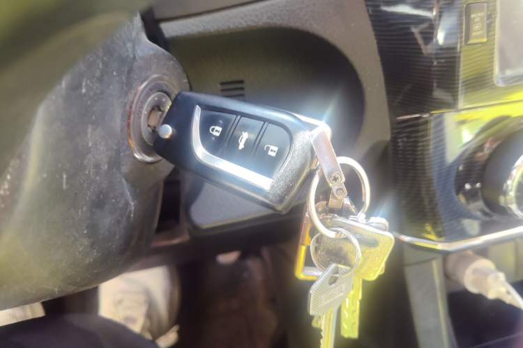 Used Toyota Corolla 2014 1.6L CVT GL-i Vehicle Key