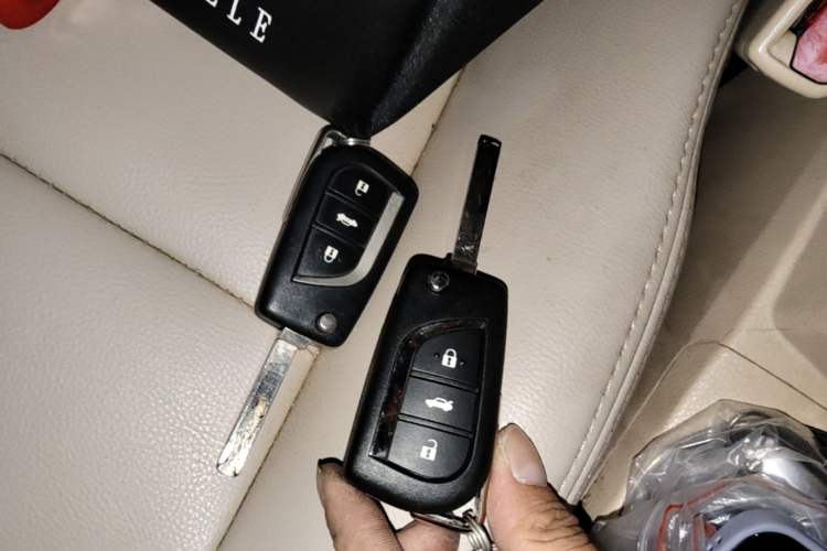Used Toyota Corolla 2014 1.6L CVT GL Vehicle Key