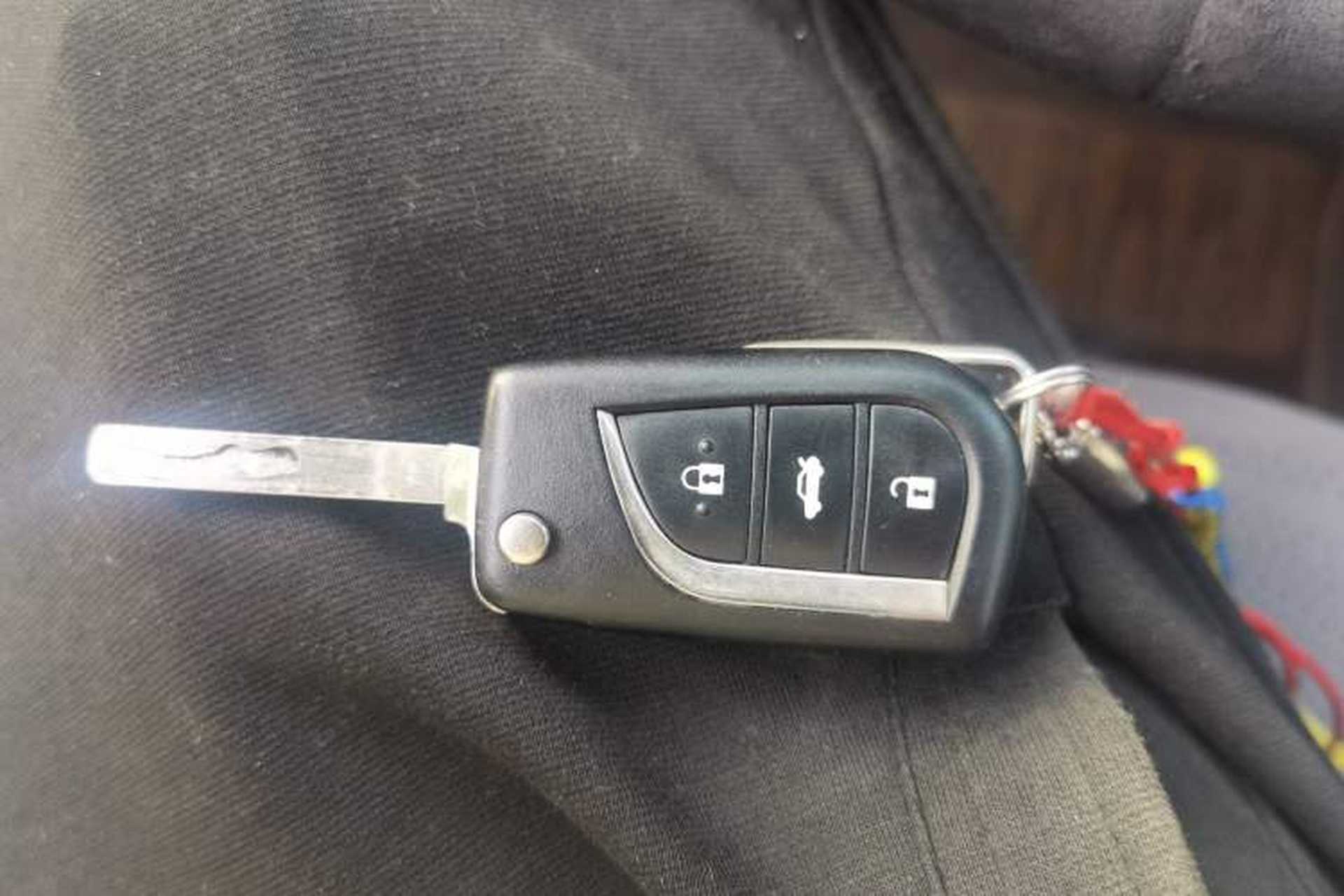 Used Toyota Corolla 2014 1.6L CVT GL Vehicle Key