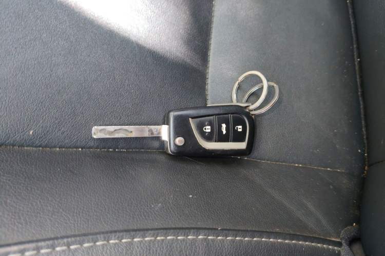 Used Toyota Corolla 2014 1.6L CVT GL-i Leather Edition Vehicle Key