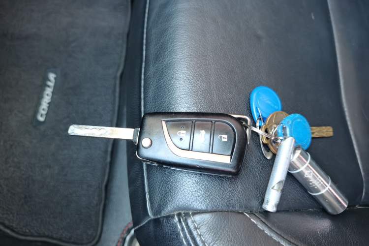 Used Toyota Corolla 2014 1.6L CVT GL-i Leather Edition Vehicle Key