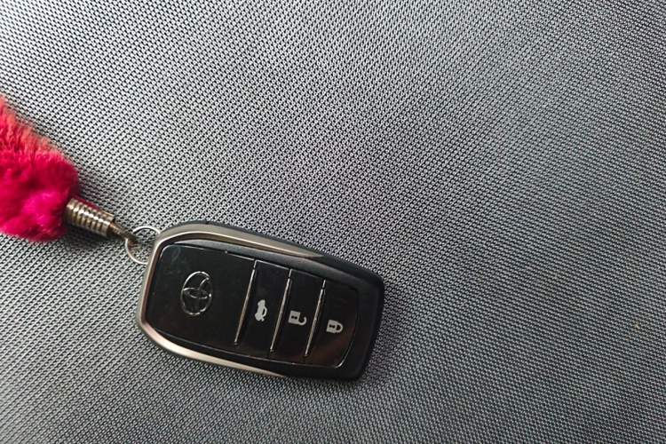 Used Toyota Corolla 2014 1.6L CVT GLX-i Vehicle Key