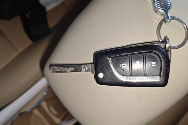 Used Toyota Corolla 2014 1.6L CVT GL-i Vehicle Key