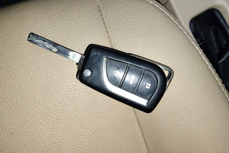 Used Toyota Corolla 2014 1.6L CVT GL-i Vehicle Key