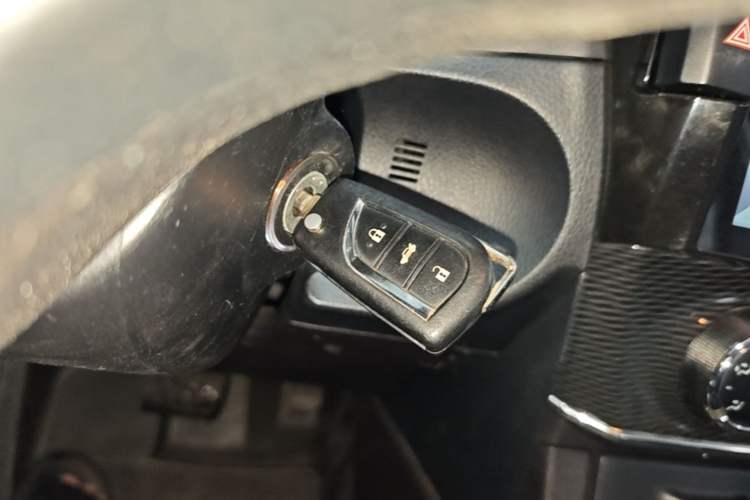 Used Toyota Corolla 2014 1.6L CVT GL-i Vehicle Key