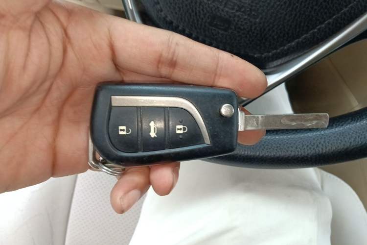 Used Toyota Corolla 2014 1.6L CVT GL Vehicle Key