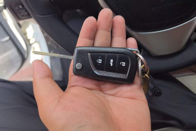 Used Toyota Corolla 2014 1.6L CVT GL-i Vehicle Key