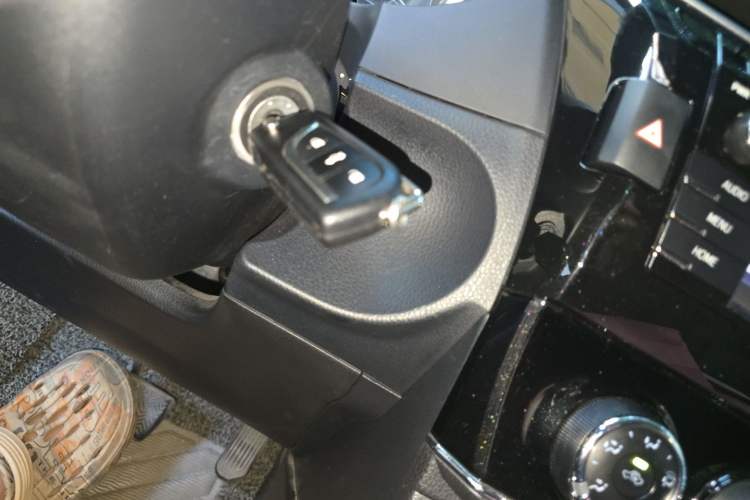 Used Toyota Corolla 2014 1.6L CVT GL Vehicle Key