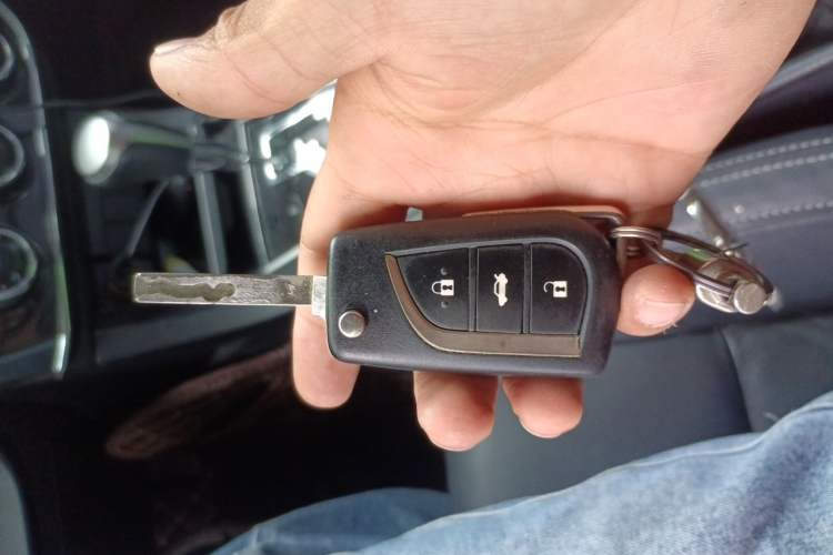 Used Toyota Corolla 2014 1.6L CVT GL-i Leather Edition Vehicle Key