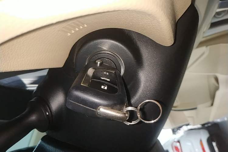 Used Toyota Corolla 2014 1.6L CVT GL-i Vehicle Key