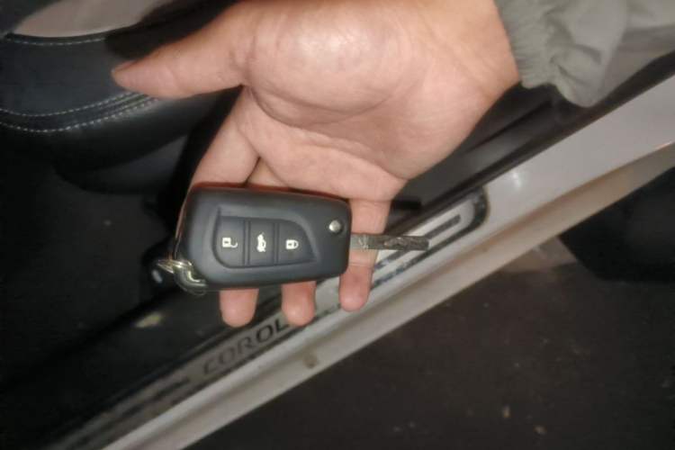 Used Toyota Corolla 2014 1.6L CVT GL-i Leather Edition Vehicle Key