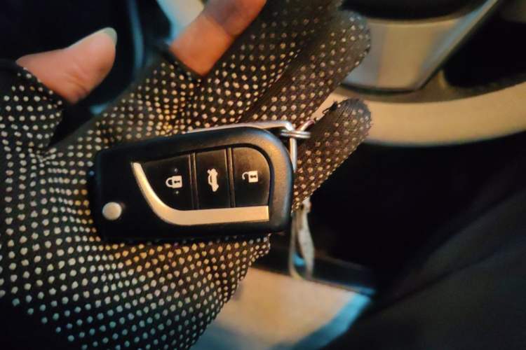 Used Toyota Corolla 2014 1.6L CVT GL-i Leather Edition Vehicle Key