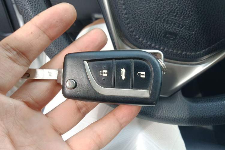 Used Toyota Corolla 2014 1.6L CVT GL-i Vehicle Key
