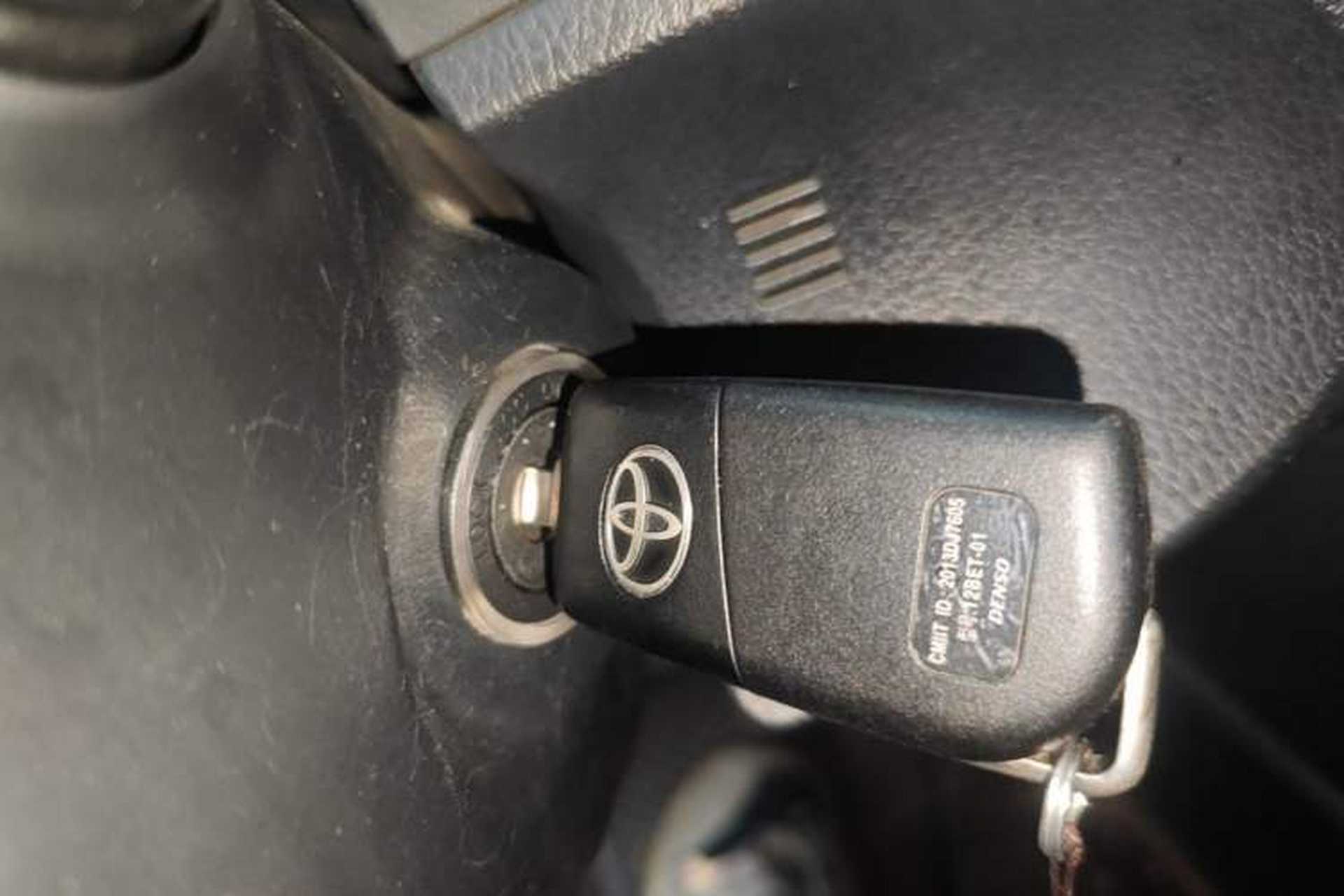 Used Toyota Corolla 2014 1.6L CVT GL Vehicle Key