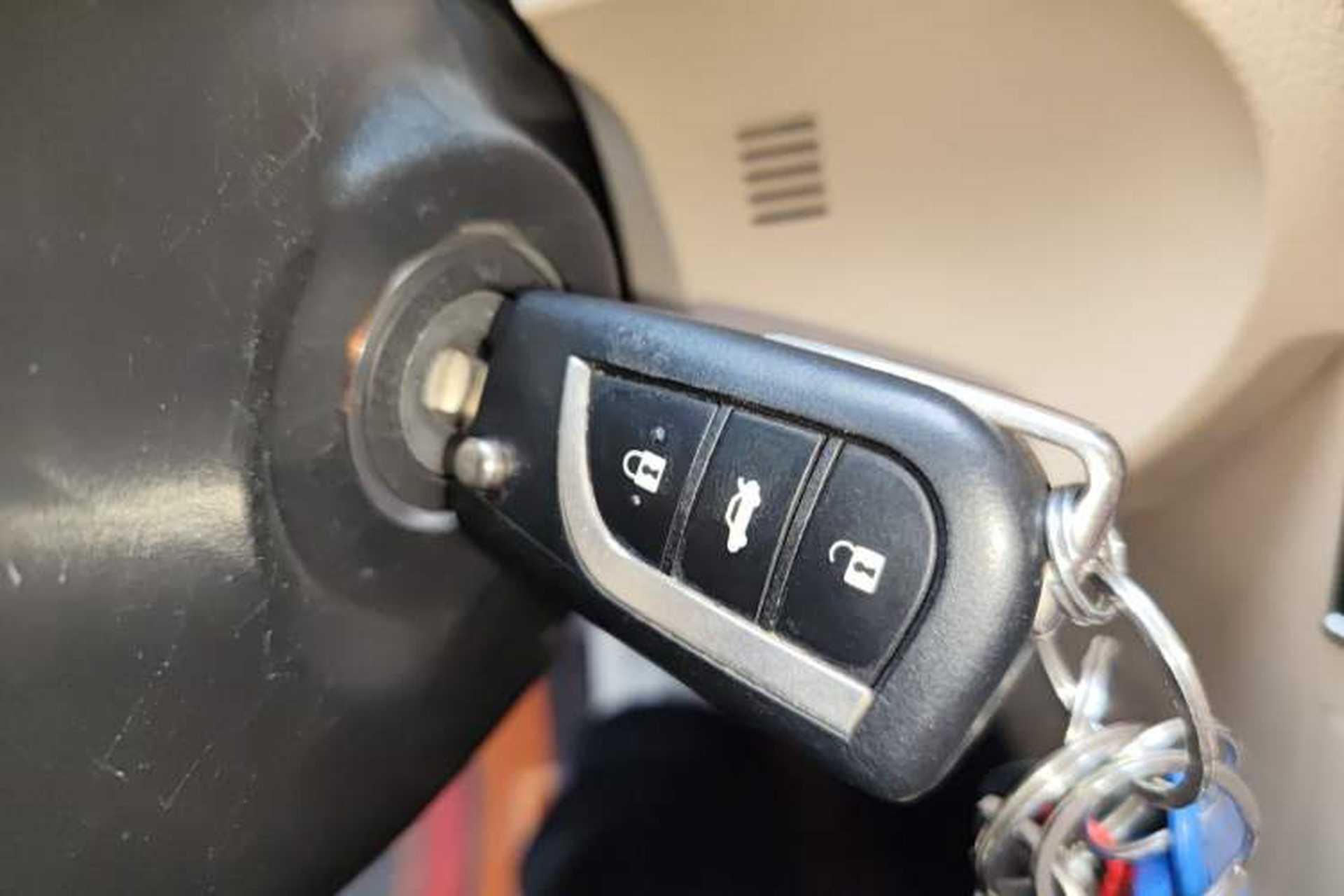 Used Toyota Corolla 2014 1.6L CVT GL-i Vehicle Key