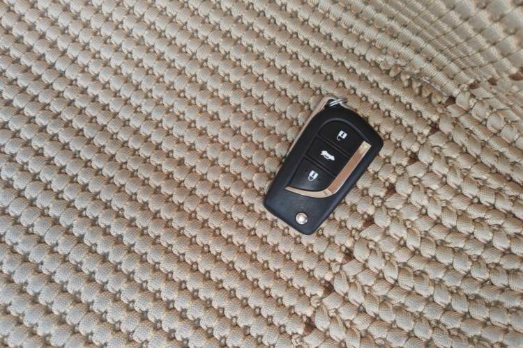 Used Toyota Corolla 2014 1.6L CVT GL Vehicle Key