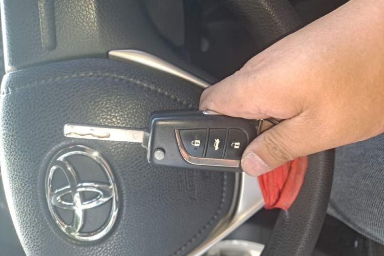 Used Toyota Corolla 2014 1.6L CVT GL-i Vehicle Key