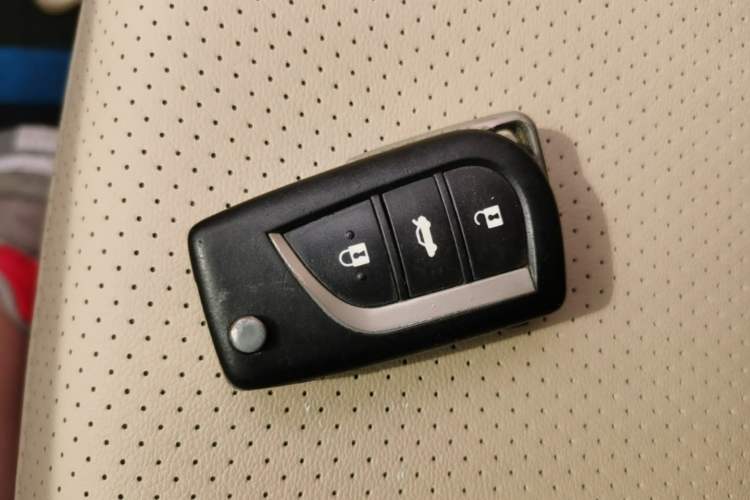 Used Toyota Corolla 2014 1.6L CVT GL Vehicle Key
