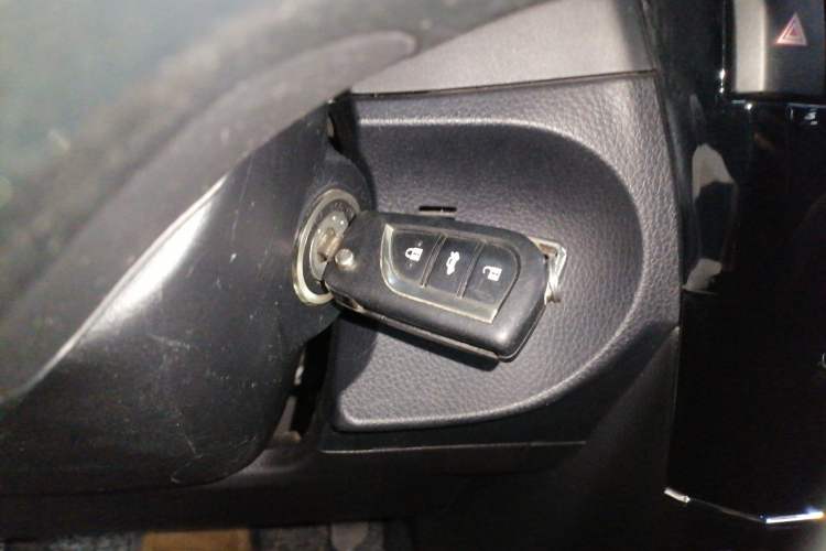 Used Toyota Corolla 2014 1.6L CVT GL Vehicle Key