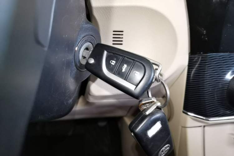 Used Toyota Corolla 2014 1.6L CVT GL-i Vehicle Key