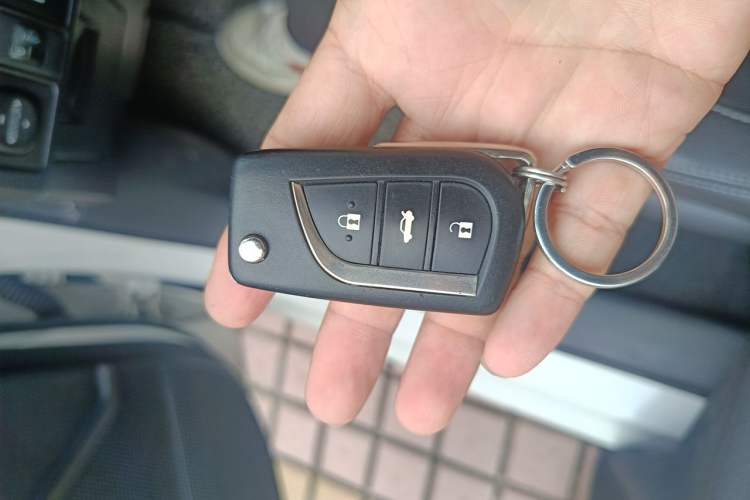 Used Toyota Corolla 2014 1.6L CVT GL-i Leather Edition Vehicle Key