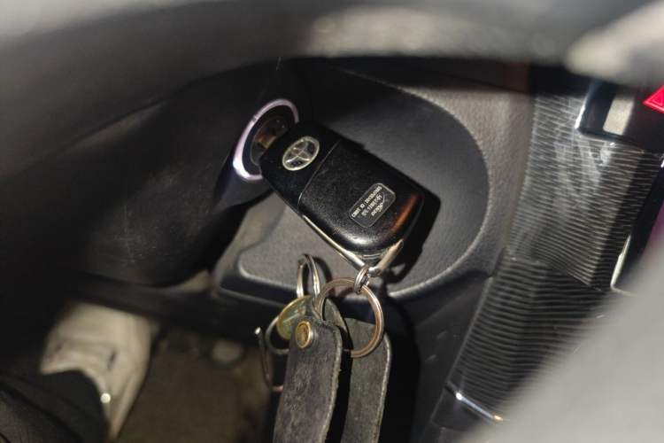 Used Toyota Corolla 2014 1.6L CVT GL-i Vehicle Key