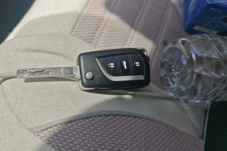Used Toyota Corolla 2014 1.6L CVT GL-i Leather Edition Vehicle Key