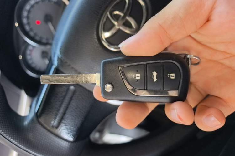 Used Toyota Corolla 2014 1.6L CVT GL Vehicle Key
