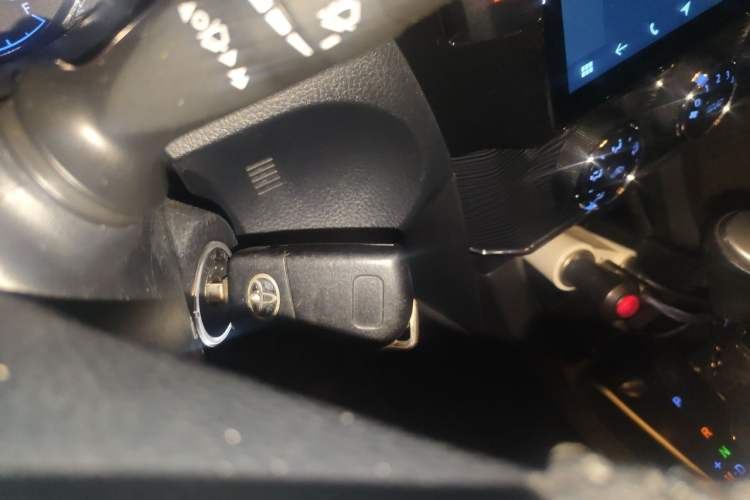 Used Toyota Corolla 2014 1.6L CVT GL-i Leather Edition Vehicle Key