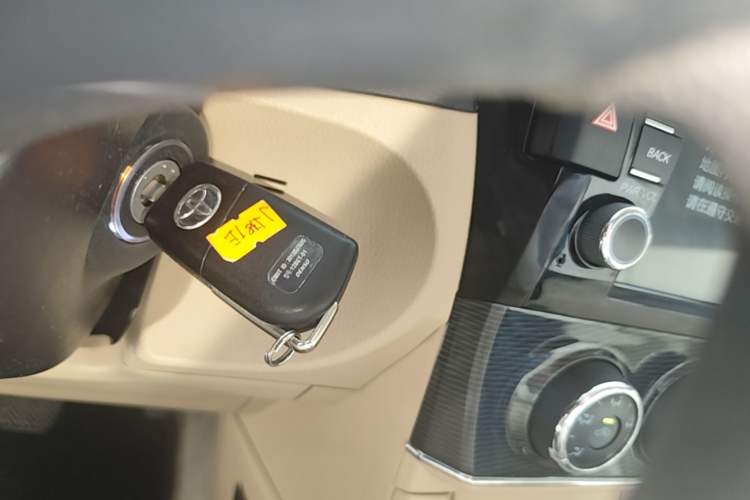 Used Toyota Corolla 2014 1.6L CVT GL-i Vehicle Key
