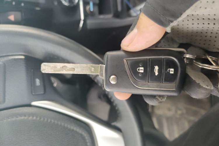 Used Toyota Corolla 2014 1.6L CVT GL-i Leather Edition Vehicle Key