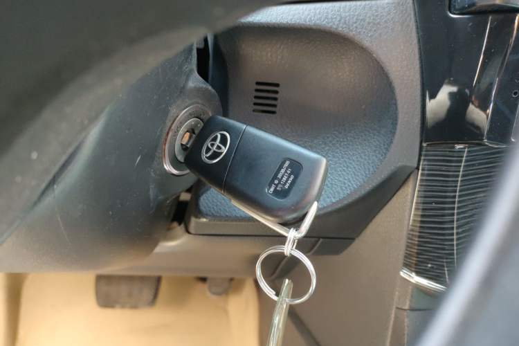 Used Toyota Corolla 2014 1.6L CVT GL-i Vehicle Key