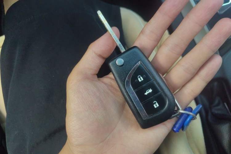 Used Toyota Corolla 2014 1.6L CVT GL-i Vehicle Key