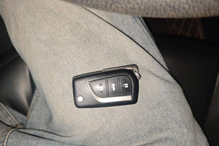 Used Toyota Corolla 2014 1.6L CVT GL-i Vehicle Key