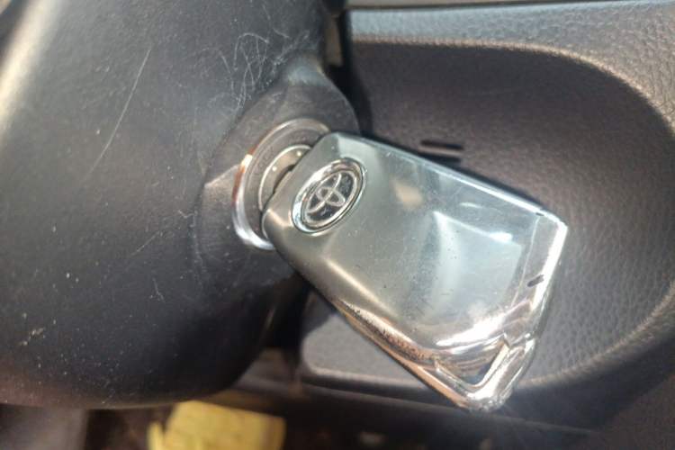 Used Toyota Corolla 2014 1.6L CVT GL-i Leather Edition Vehicle Key