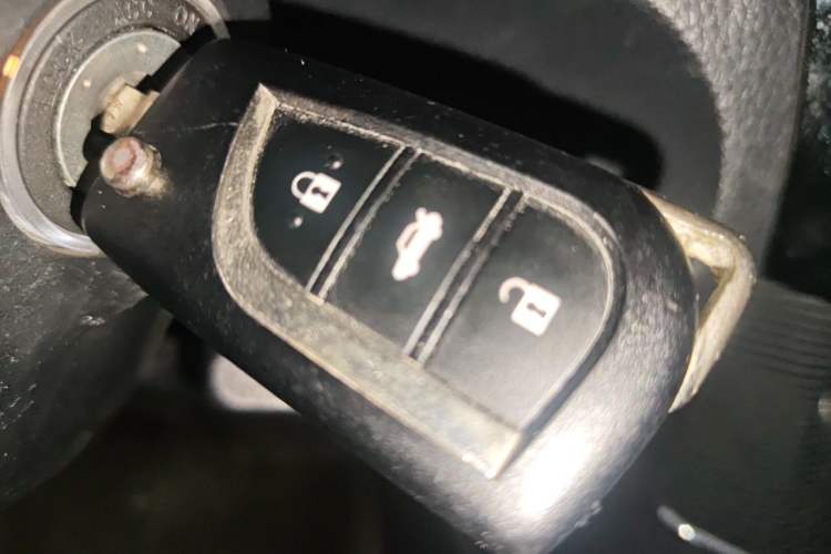 Used Toyota Corolla 2014 1.6L CVT GL-i Leather Edition Vehicle Key