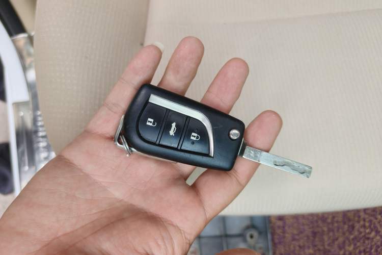 Used Toyota Corolla 2014 1.6L CVT GL-i Vehicle Key