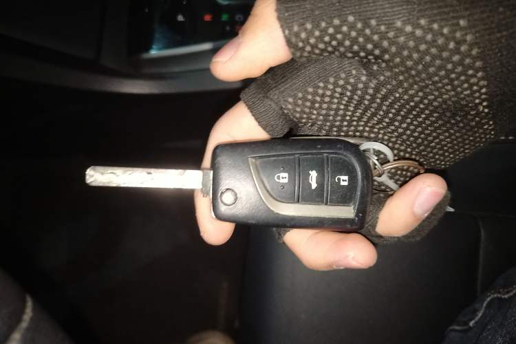 Used Toyota Corolla 2014 1.6L CVT GL-i Leather Edition Vehicle Key